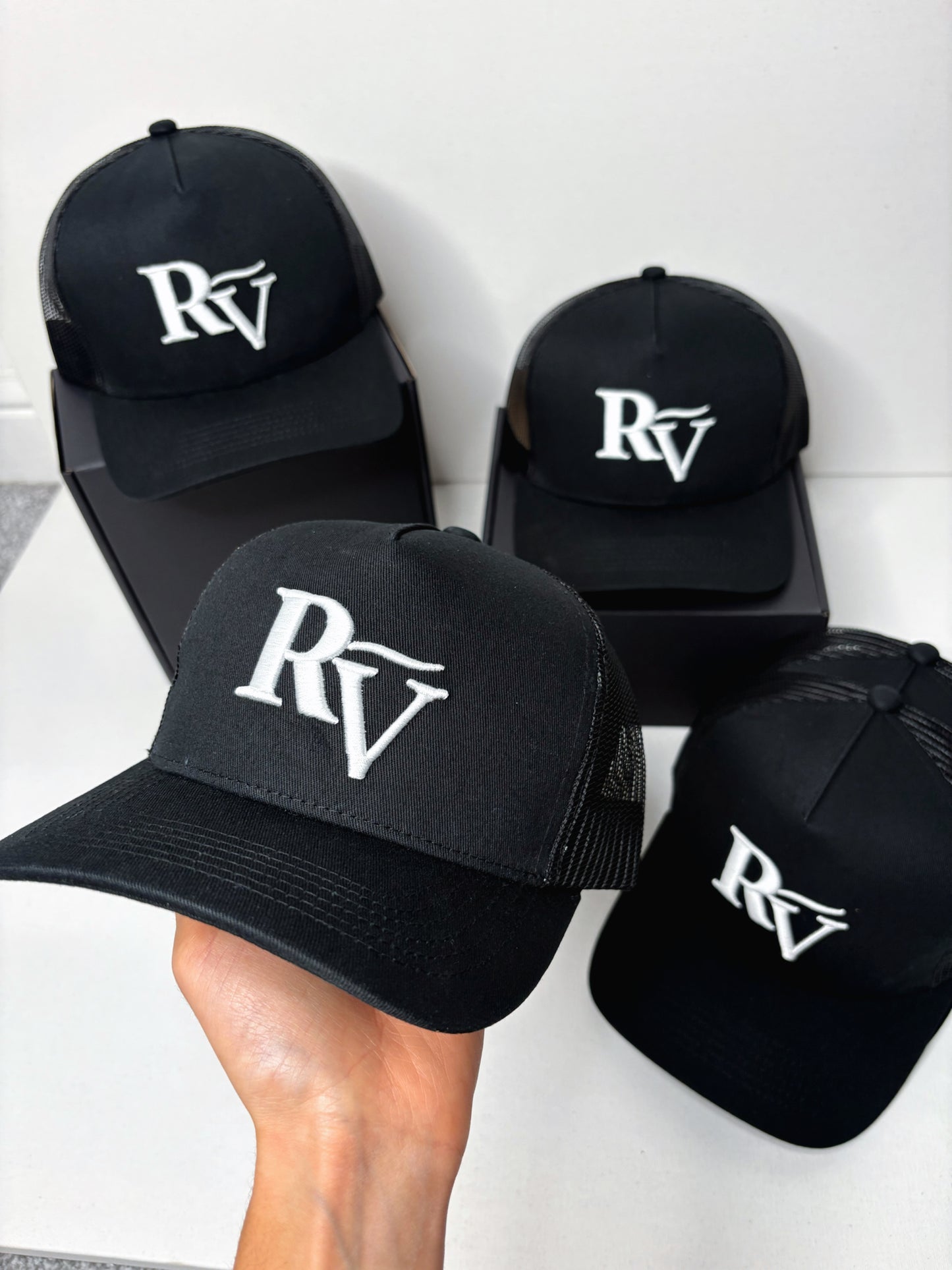 Black out cap